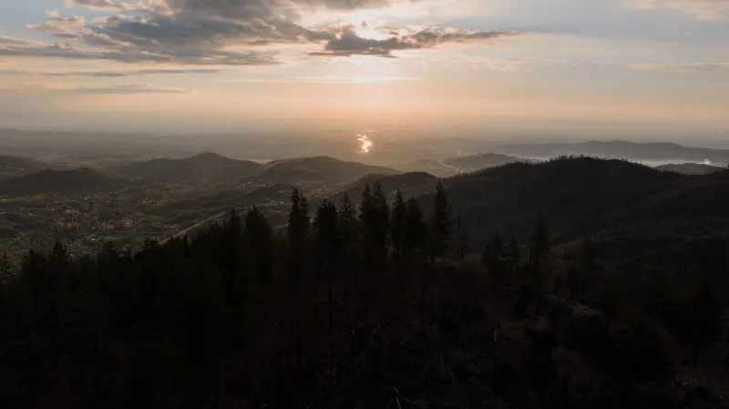 Pull Over, Paradise Ahead: 12 Overlooks That Turn a Rest Stop Into a Destination